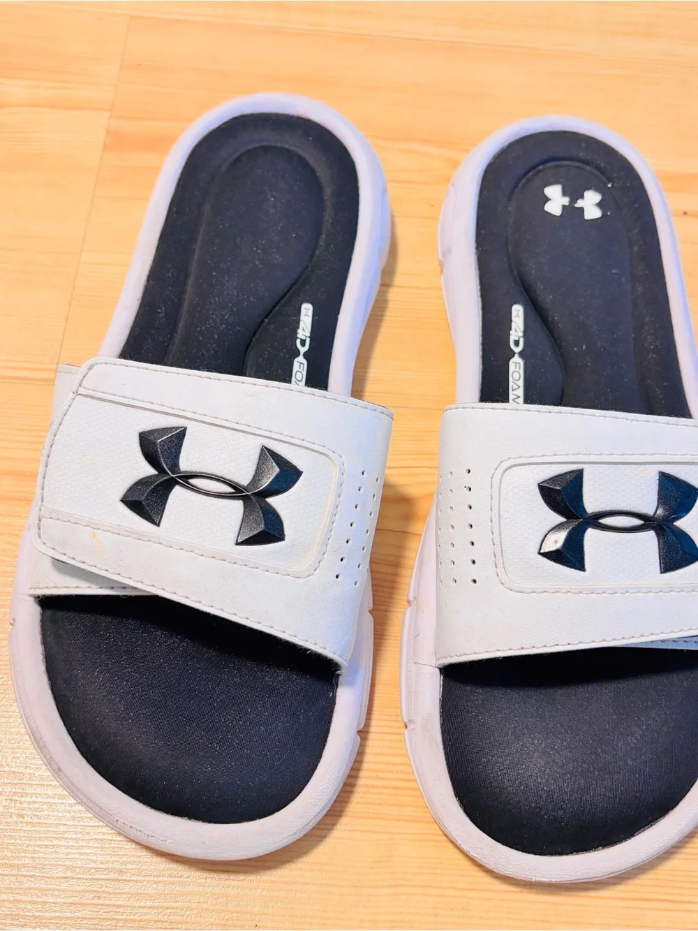 Under Armour  Slides Velcro Sandals Sliders Size 7 White & Black